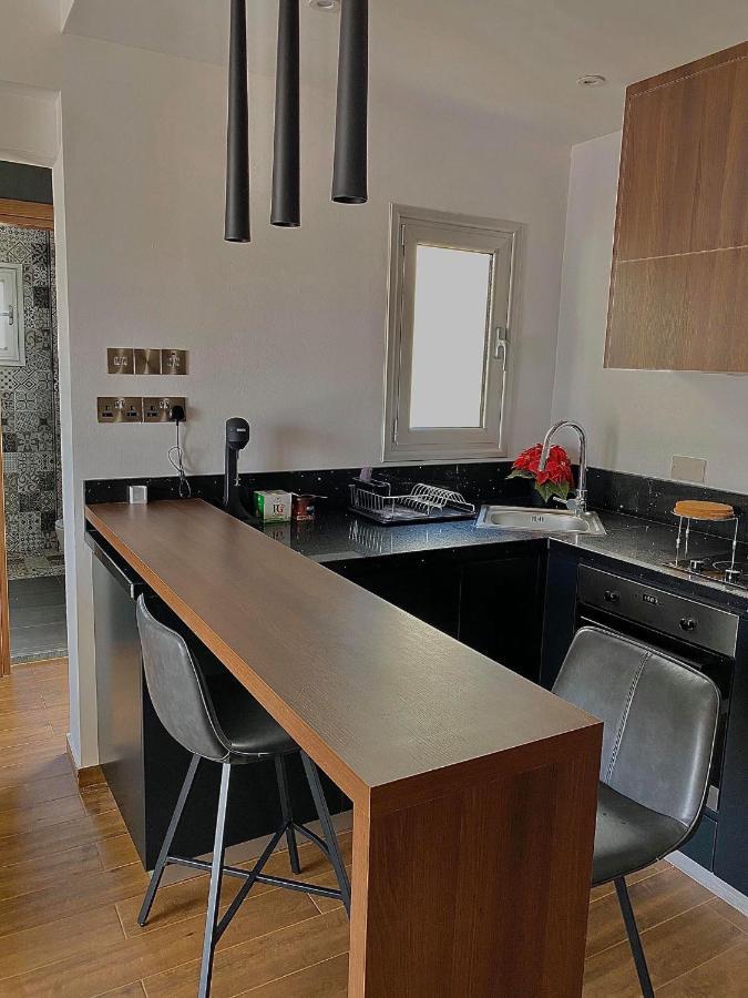 Pearl City View Apartment Пафос Екстериор снимка